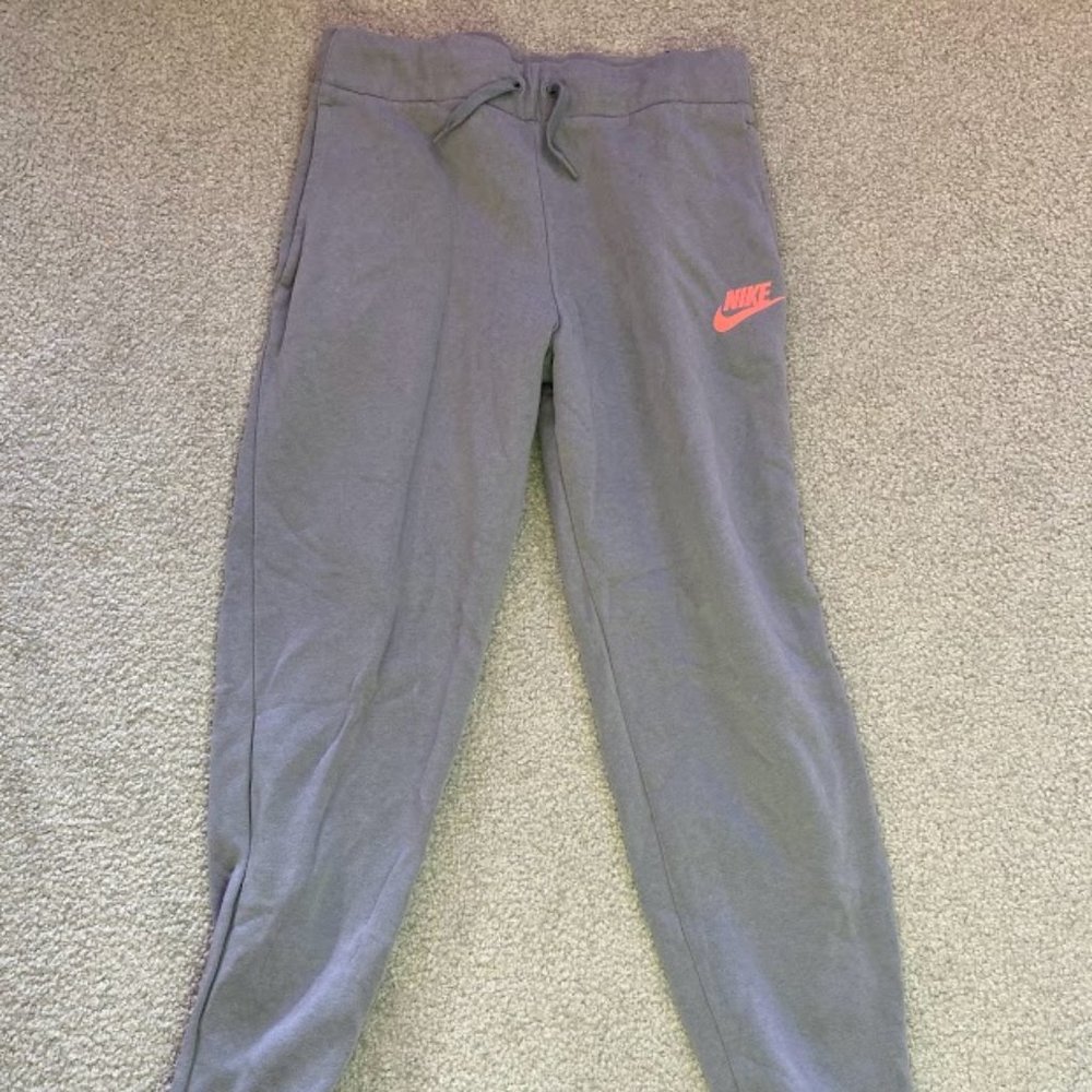 Nike girls large capri joggers